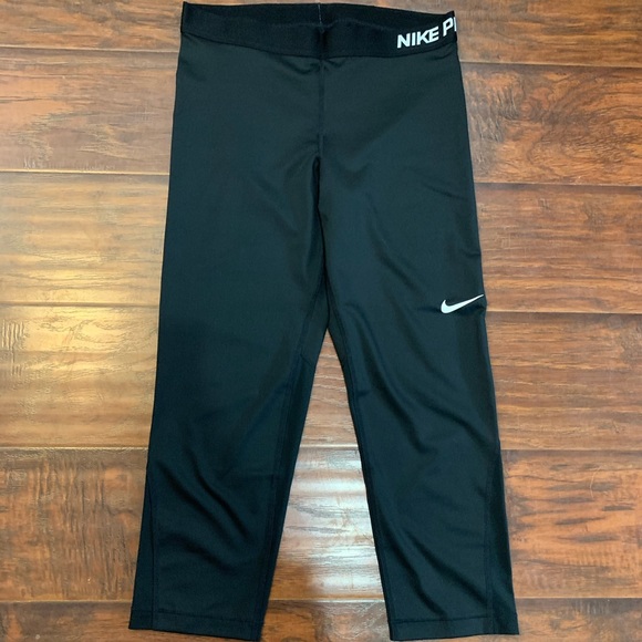 Nike Pants - Nike Capri leggings